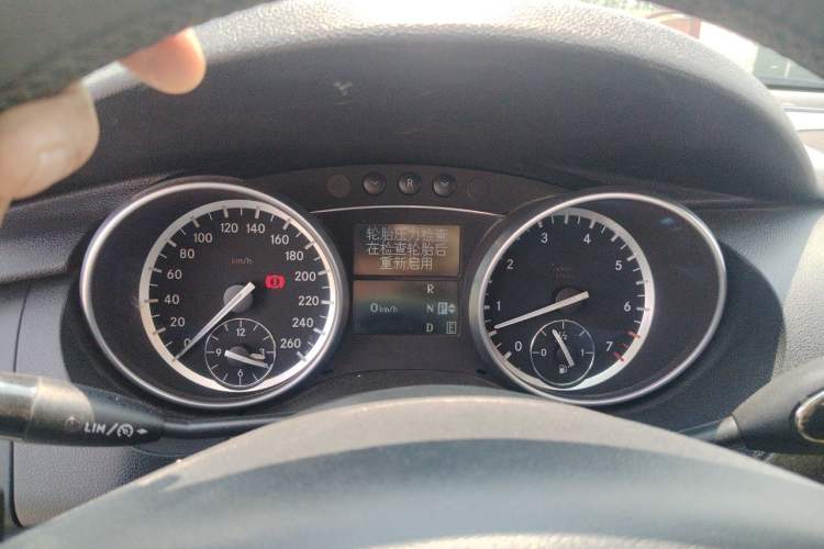 Used Mercedes-Benz R-Class 2017 R 320 4MATIC Business Edition Prestige Model Instrument Cluster