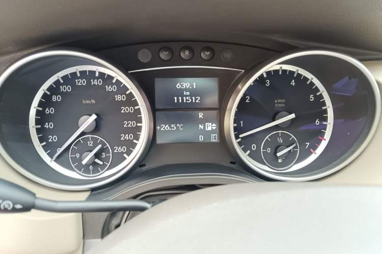 Used Mercedes-Benz R-Class 2017 R 320 4MATIC Business Edition Prestige Model Instrument Cluster