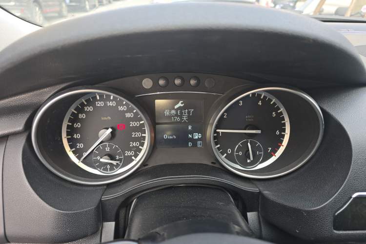 Used Mercedes-Benz R-Class 2017 R 320 4MATIC Business Edition Prestige Model Instrument Cluster