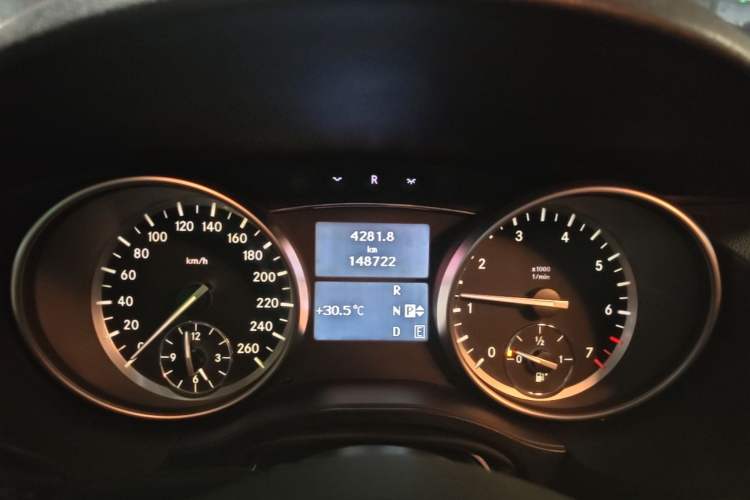 Used Mercedes-Benz R-Class 2017 R 320 4MATIC Business Edition Prestige Model Instrument Cluster