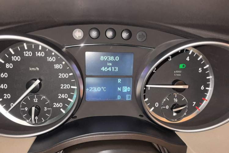 Used Mercedes-Benz R-Class 2017 R 320 4MATIC Business Edition Prestige Model Instrument Cluster