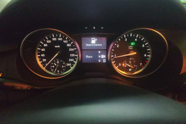 Used Mercedes-Benz R-Class 2017 R 320 4MATIC Business Edition Prestige Model Instrument Cluster