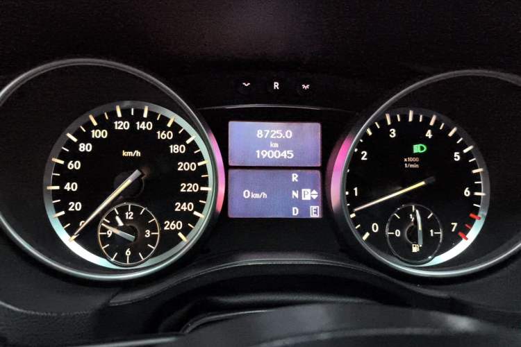 Used Mercedes-Benz R-Class 2017 R 320 4MATIC Business Edition Prestige Model Instrument Cluster