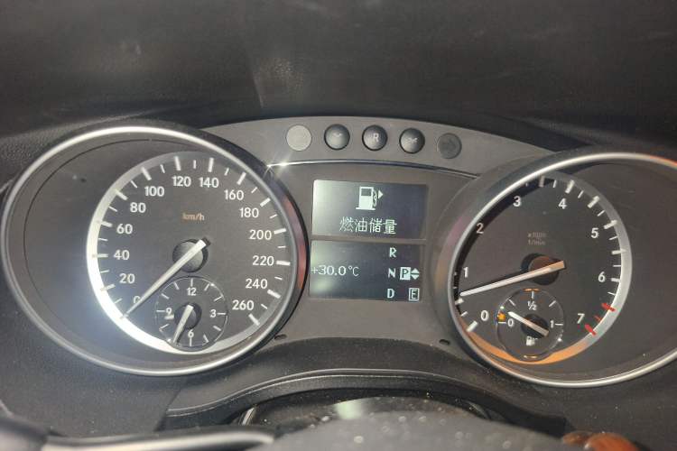 Used Mercedes-Benz R-Class 2017 R 320 4MATIC Business Edition Prestige Model Instrument Cluster