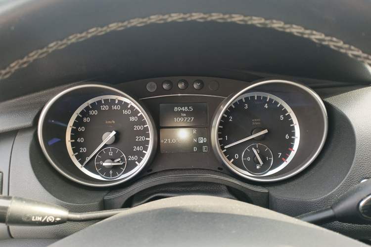 Used Mercedes-Benz R-Class 2017 R 320 4MATIC Business Edition Prestige Model Instrument Cluster