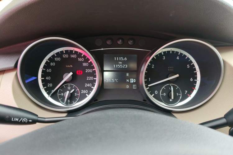 Used Mercedes-Benz R-Class 2017 R 320 4MATIC Luxury Collection Edition Instrument Cluster