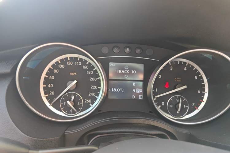 Used Mercedes-Benz R-Class 2017 R 320 4MATIC Business Edition Prestige Model Instrument Cluster