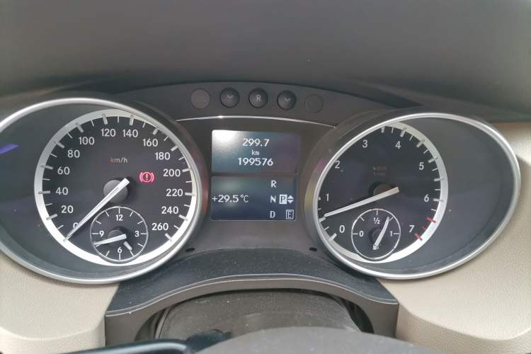 Used Mercedes-Benz R-Class 2017 R 320 4MATIC Business Edition Prestige Model Instrument Cluster