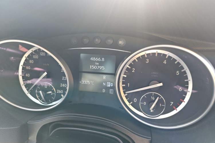 Used Mercedes-Benz R-Class 2017 R 320 4MATIC Business Edition Prestige Model Instrument Cluster
