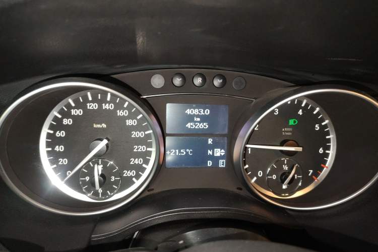 Used Mercedes-Benz R-Class 2017 R 320 4MATIC Business Edition Prestige Model Instrument Cluster