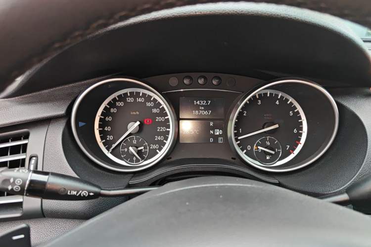 Used Mercedes-Benz R-Class 2017 R 320 4MATIC Business Edition Prestige Model Instrument Cluster