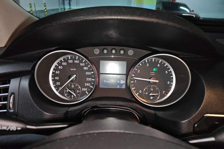 Used Mercedes-Benz R-Class 2017 R 320 4MATIC Business Edition Prestige Model Instrument Cluster