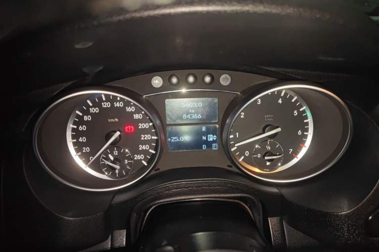 Used Mercedes-Benz R-Class 2017 R 320 4MATIC Luxury Collection Edition Instrument Cluster