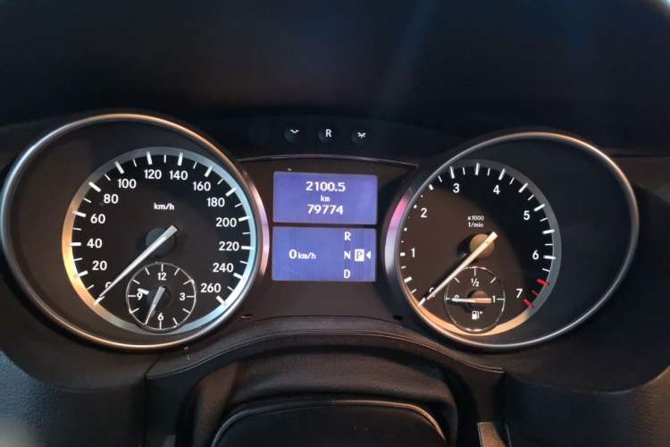 Used Mercedes-Benz R-Class 2017 R 320 4MATIC Business Edition Prestige Model Instrument Cluster