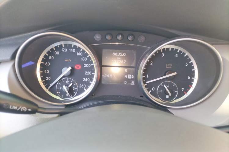 Used Mercedes-Benz R-Class 2017 R 320 4MATIC Business Edition Prestige Model Instrument Cluster