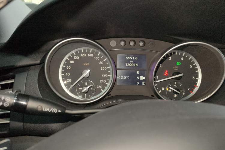 Used Mercedes-Benz R-Class 2017 R 320 4MATIC Business Edition Prestige Model Instrument Cluster