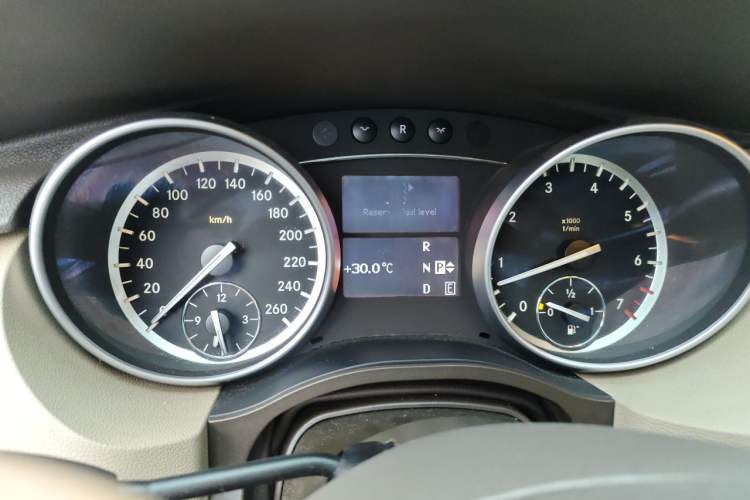 Used Mercedes-Benz R-Class 2017 R 320 4MATIC Business Edition Prestige Model Instrument Cluster