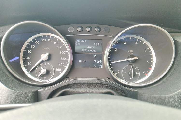 Used Mercedes-Benz R-Class 2017 R 320 4MATIC Business Edition Prestige Model Instrument Cluster