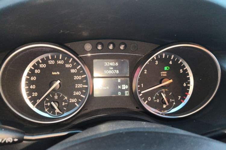 Used Mercedes-Benz R-Class 2017 R 320 4MATIC Business Edition Prestige Model Instrument Cluster