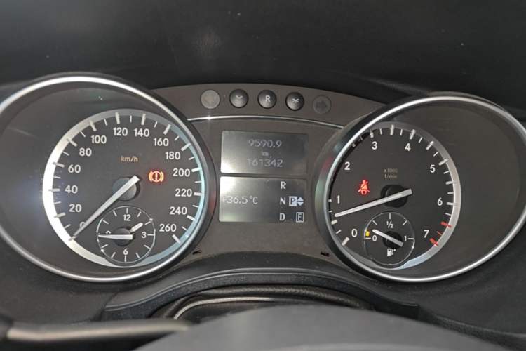 Used Mercedes-Benz R-Class 2017 R 320 4MATIC Business Edition Prestige Model Instrument Cluster