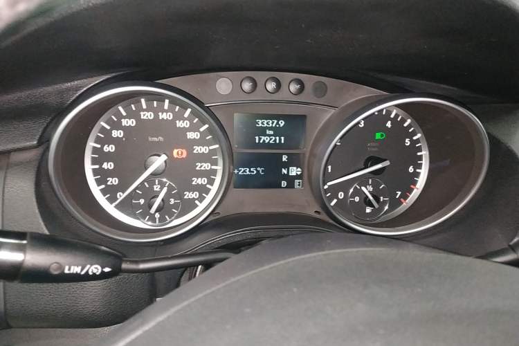 Used Mercedes-Benz R-Class 2017 R 320 4MATIC Business Edition Prestige Model Instrument Cluster