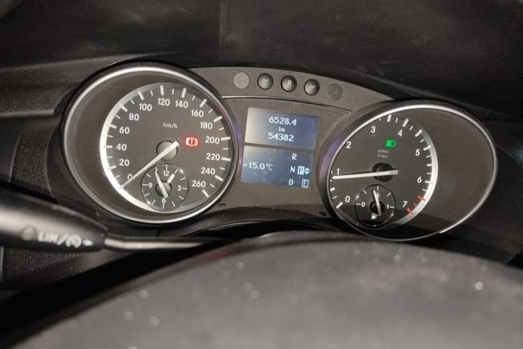 Used Mercedes-Benz R-Class 2017 R 320 4MATIC Luxury Collection Edition Instrument Cluster