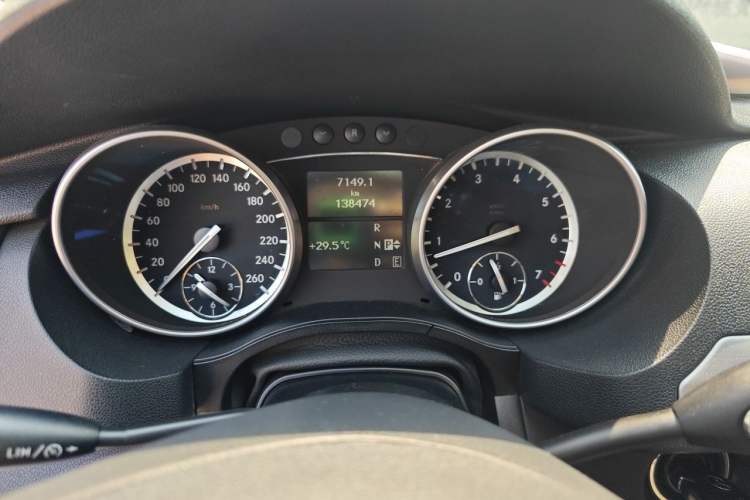 Used Mercedes-Benz R-Class 2017 R 320 4MATIC Business Edition Prestige Model Instrument Cluster