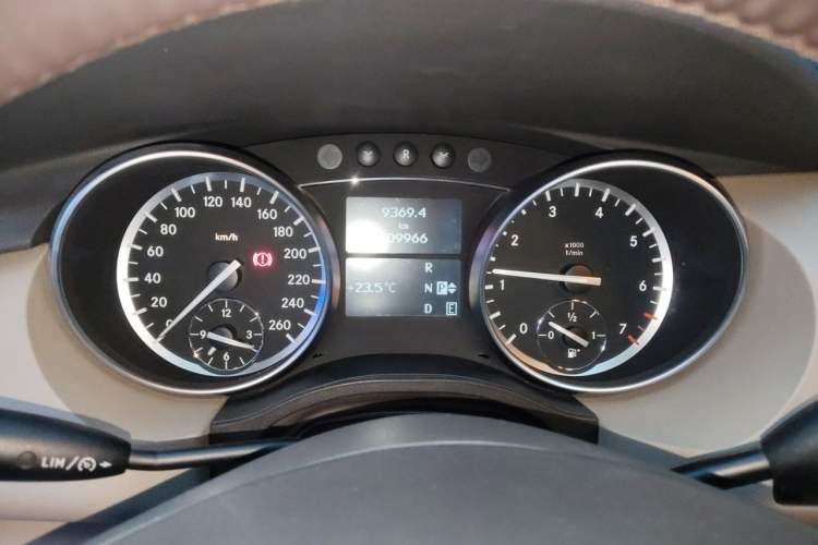 Used Mercedes-Benz R-Class 2017 R 320 4MATIC Business Edition Prestige Model Instrument Cluster