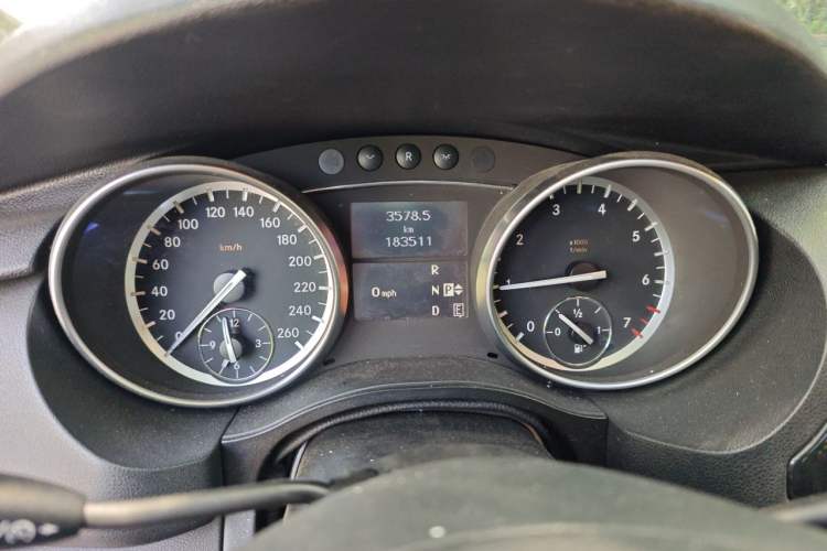 Used Mercedes-Benz R-Class 2017 R 320 4MATIC Business Edition Prestige Model Instrument Cluster