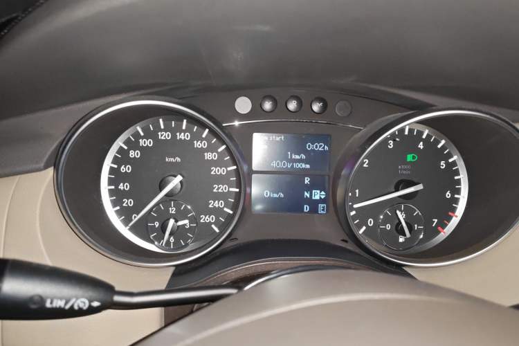 Used Mercedes-Benz R-Class 2017 R 320 4MATIC Business Edition Prestige Model Instrument Cluster