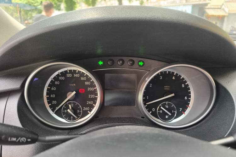 Used Mercedes-Benz R-Class 2017 R 320 4MATIC Business Edition Prestige Model Instrument Cluster
