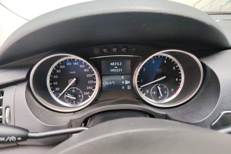 Used Mercedes-Benz R-Class 2017 R 320 4MATIC Business Edition Prestige Model Instrument Cluster
