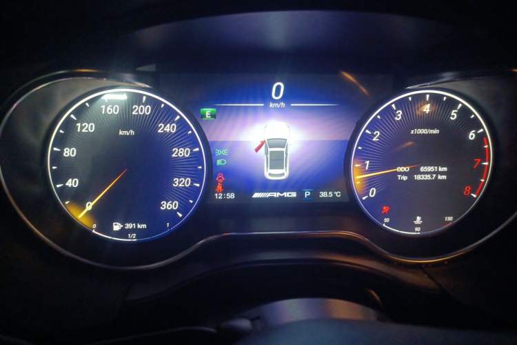 Used Mercedes-Benz R-Class 2017 R 320 4MATIC Luxury Collection Edition Instrument Cluster