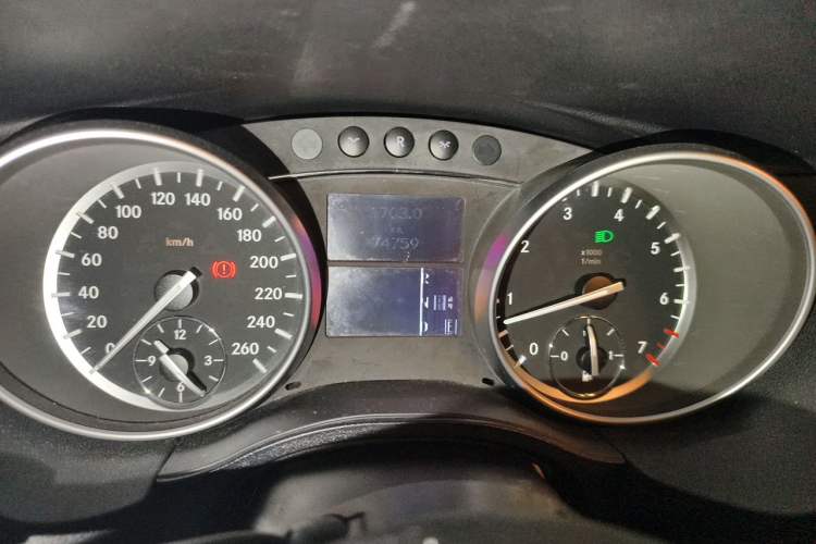 Used Mercedes-Benz R-Class 2017 R 320 4MATIC Business Edition Prestige Model Instrument Cluster
