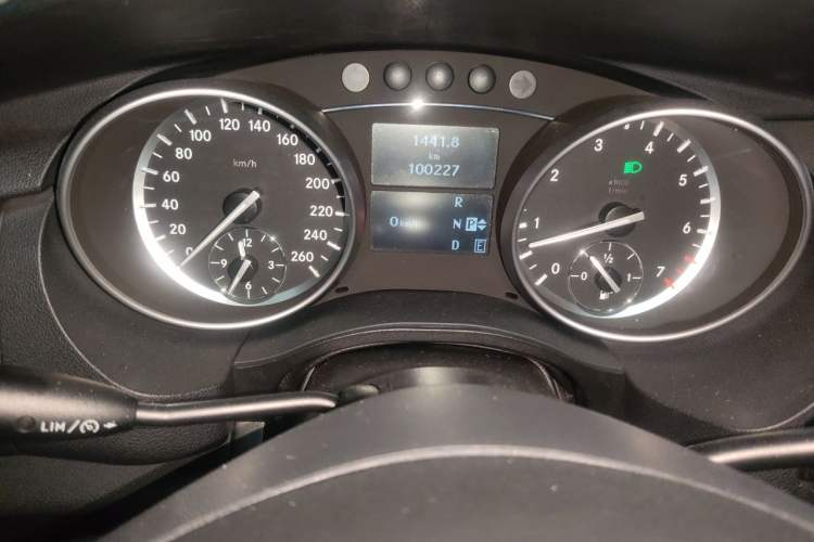 Used Mercedes-Benz R-Class 2017 R 320 4MATIC Business Edition Prestige Model Instrument Cluster