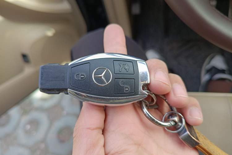 Used Mercedes-Benz R-Class 2017 R 320 4MATIC Business Edition Prestige Model Interior 1