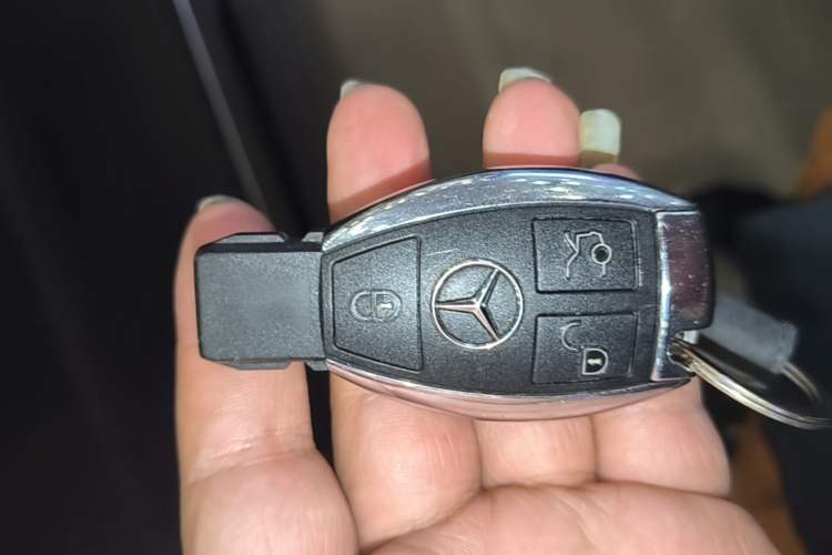 Used Mercedes-Benz R-Class 2017 R 320 4MATIC Business Edition Prestige Model Interior 1