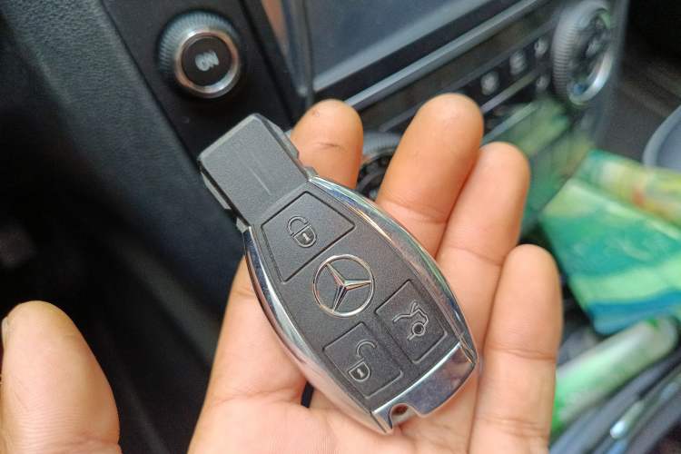 Used Mercedes-Benz R-Class 2017 R 320 4MATIC Business Edition Prestige Model Interior 1