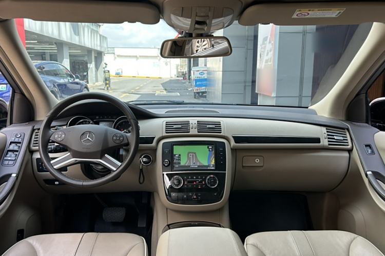 Used Mercedes-Benz R-Class 2017 R 320 4MATIC Business Edition Prestige Model Interior 1
