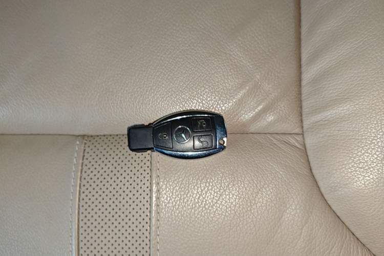 Used Mercedes-Benz R-Class 2017 R 320 4MATIC Business Edition Prestige Model Interior 1