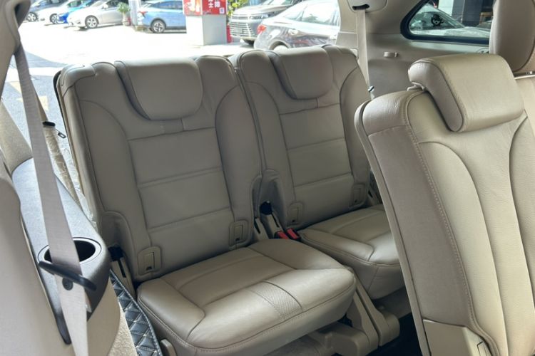 Used Mercedes-Benz R-Class 2017 R 320 4MATIC Business Edition Prestige Model Interior 10