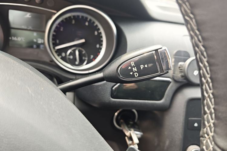 Used Mercedes-Benz R-Class 2017 R 320 4MATIC Business Edition Prestige Model Interior 10