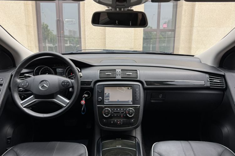 Used Mercedes-Benz R-Class 2017 R 320 4MATIC Business Edition Prestige Model Interior 10