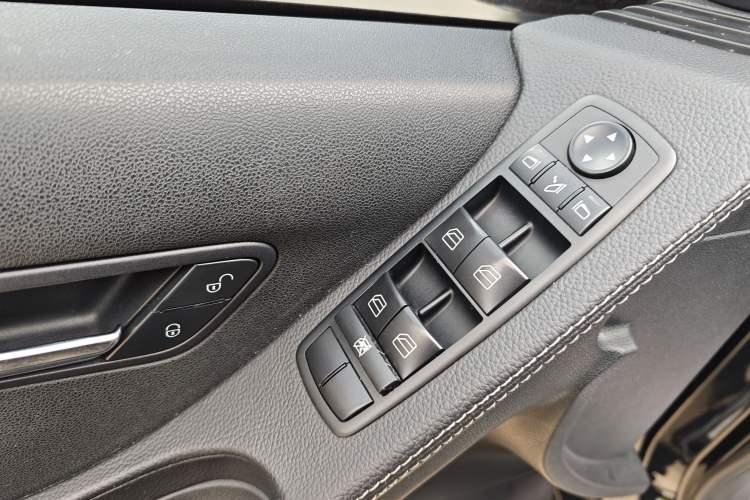 Used Mercedes-Benz R-Class 2017 R 320 4MATIC Business Edition Prestige Model Interior 11