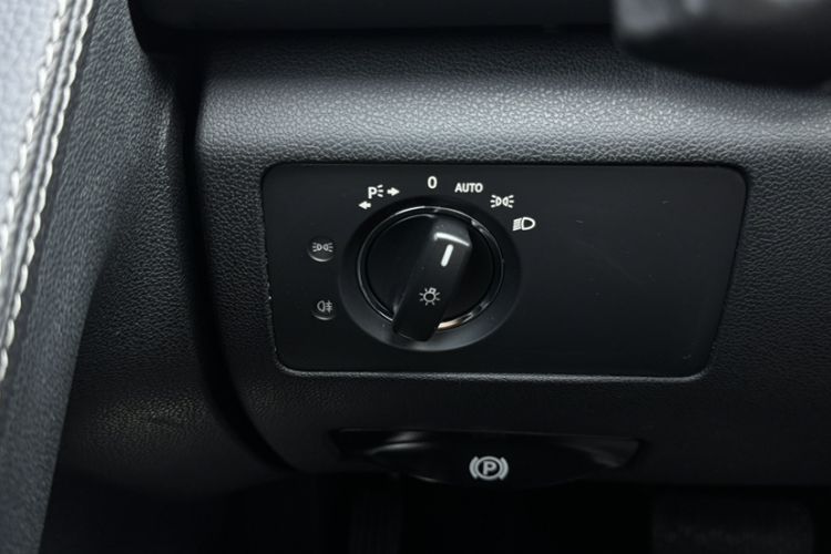 Used Mercedes-Benz R-Class 2017 R 320 4MATIC Business Edition Prestige Model Interior 13