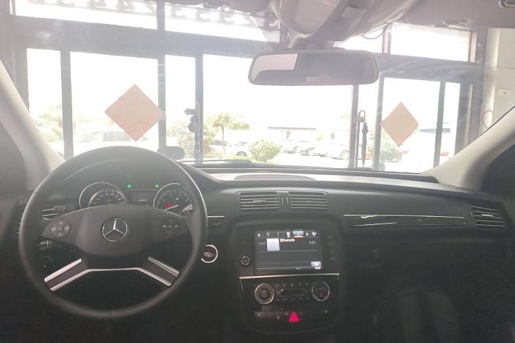 Used Mercedes-Benz R-Class 2017 R 320 4MATIC Business Edition Prestige Model Interior 2