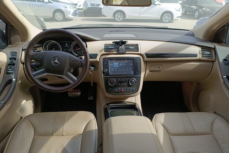 Used Mercedes-Benz R-Class 2017 R 320 4MATIC Business Edition Prestige Model Interior 2