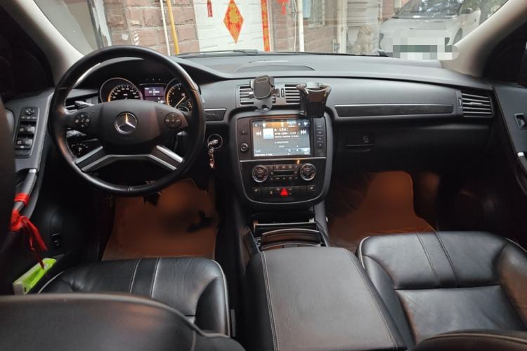 Used Mercedes-Benz R-Class 2017 R 320 4MATIC Business Edition Prestige Model Interior 2