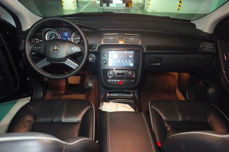 Used Mercedes-Benz R-Class 2017 R 320 4MATIC Business Edition Prestige Model Interior 2