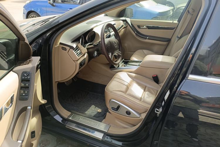 Used Mercedes-Benz R-Class 2017 R 320 4MATIC Business Edition Prestige Model Interior 3